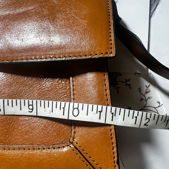 EGO Vintage genuine  Leather Tan Shoulder Bag with Silver Hardware - Picture 11 of 13